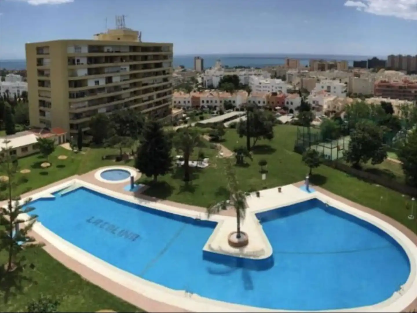 Piso de alquiler en Calle la Colina, 1, La Colina Vista exterior de Piso de alquiler en Torremolinos con Aire acondicionado, Calefacción y Piscina