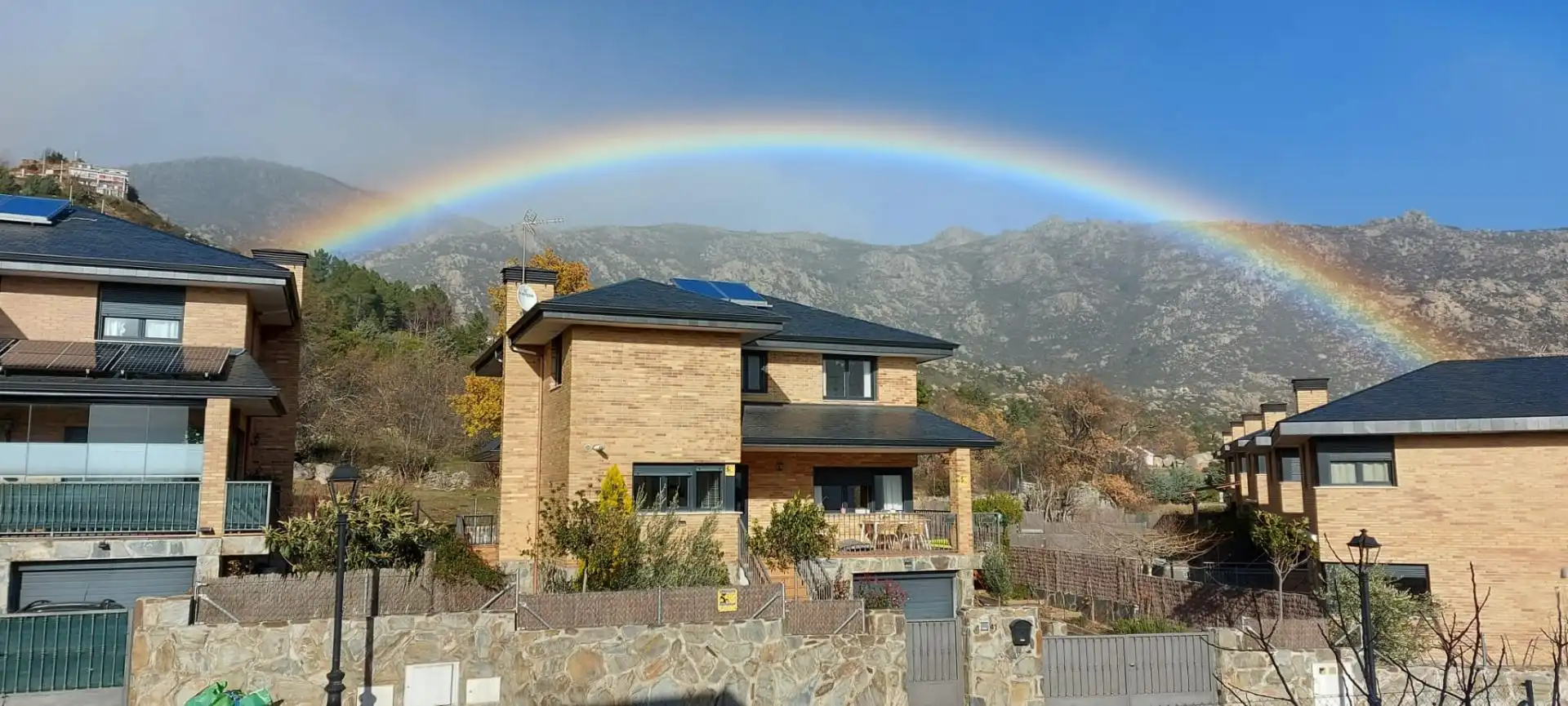 Casa o chalet en venta en Desconocido, 31x, Mataelpino Vista exterior de Casa o chalet en venta en El Boalo - Cerceda – Mataelpino con Terraza, Piscina y Balcón