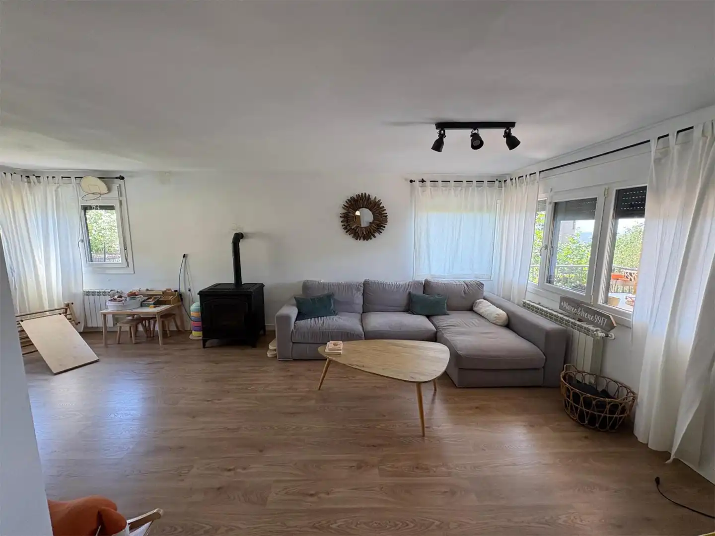 Casa o chalet en venta en Desconocido, 31x, Mataelpino Sala de estar de Casa o chalet en venta en El Boalo - Cerceda – Mataelpino con Terraza, Piscina y Balcón