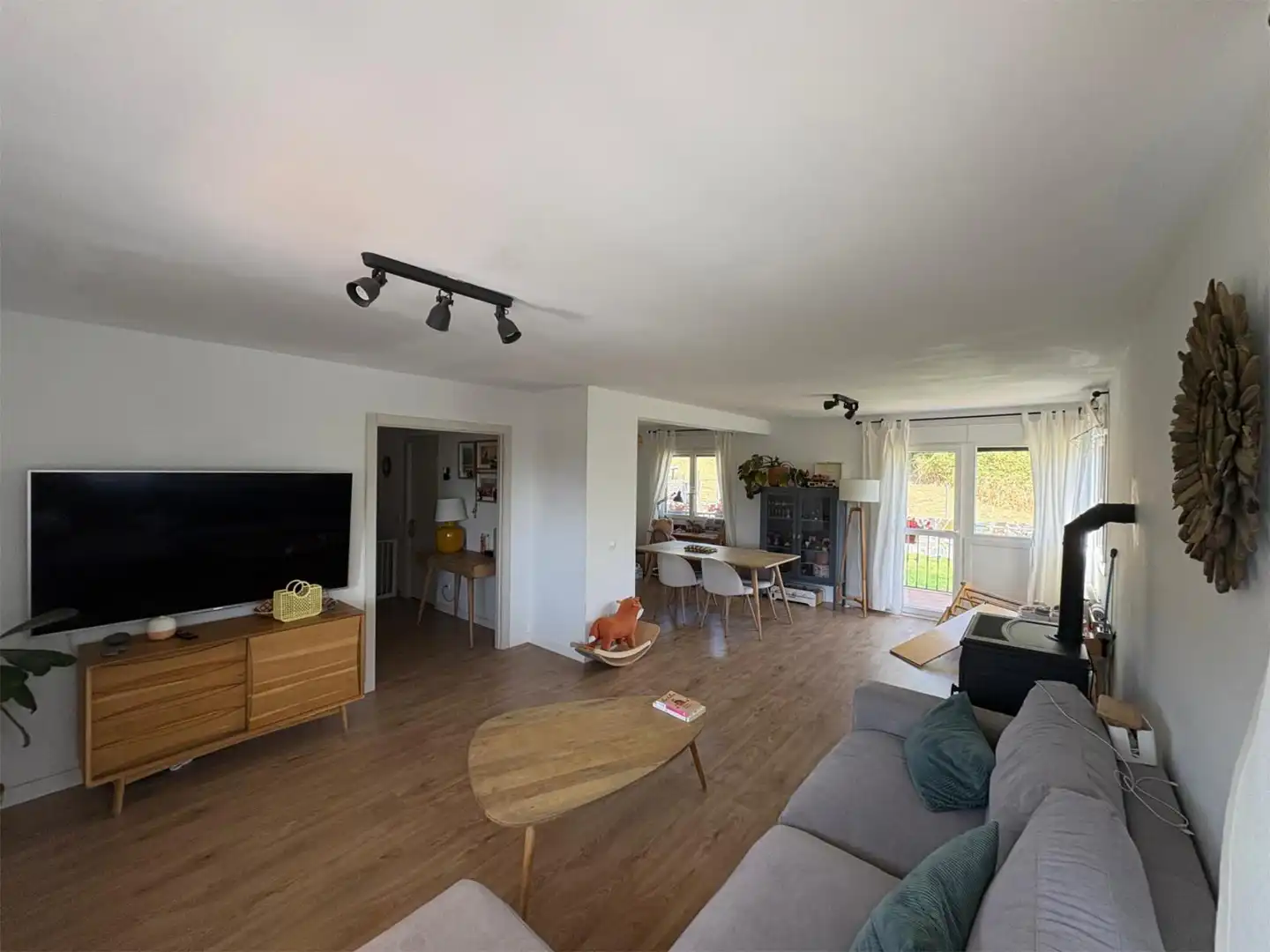 Casa o chalet en venta en Desconocido, 31x, Mataelpino Sala de estar de Casa o chalet en venta en El Boalo - Cerceda – Mataelpino con Terraza, Piscina y Balcón