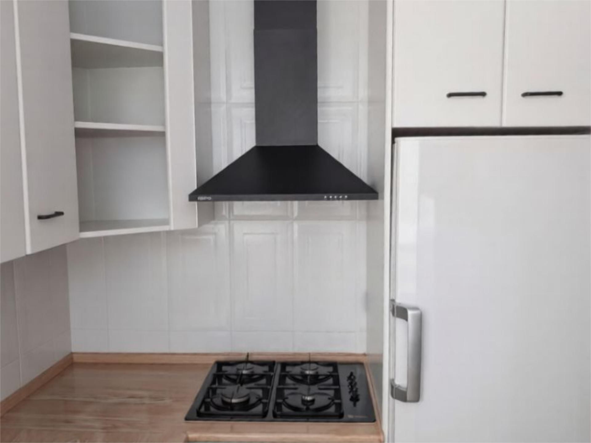 Cuina de Pis en venda en Dos Hermanas amb Aire condicionat, Terrassa i Moblat