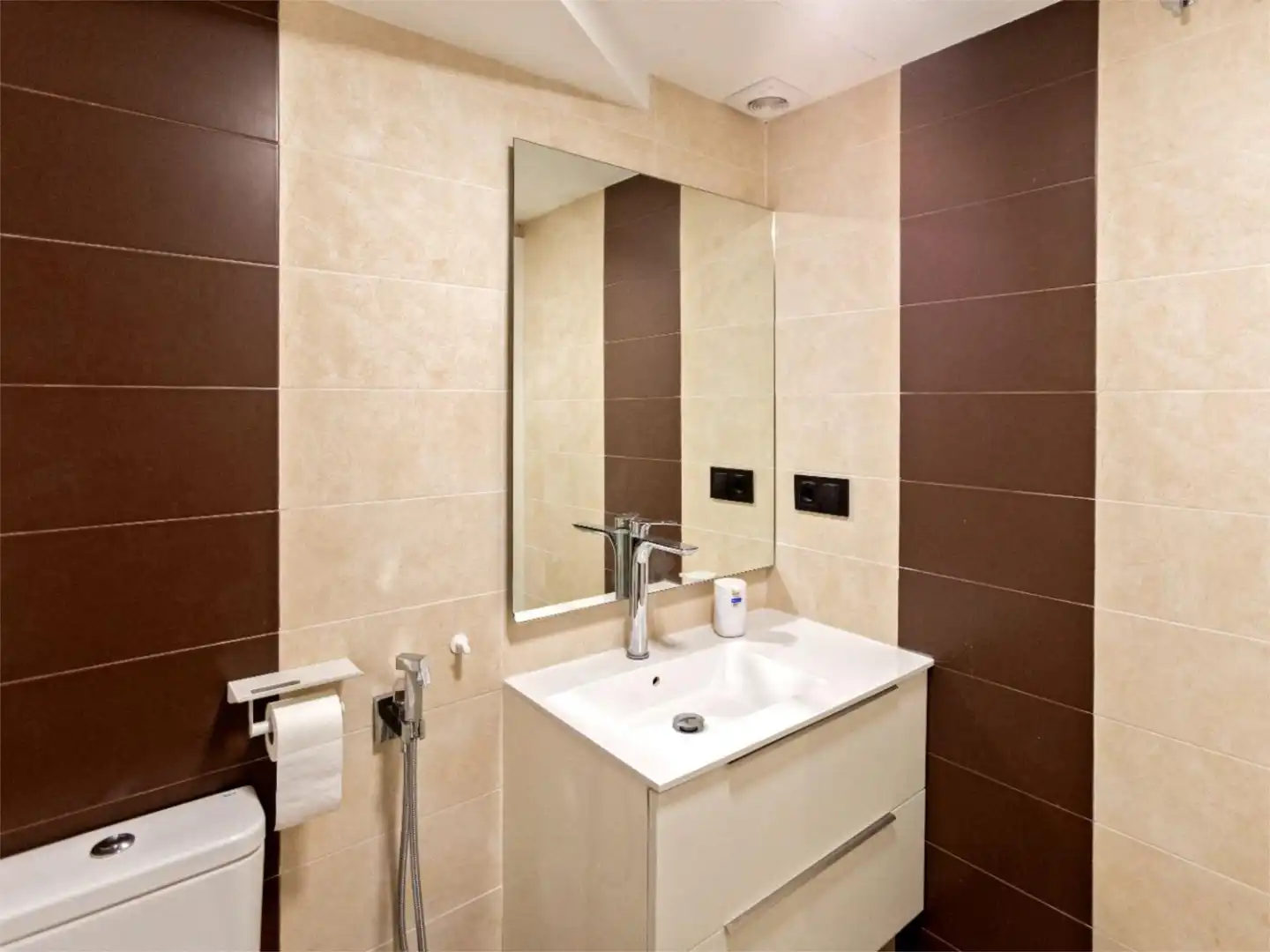 Piso en venta en Carrer de José Albi Poeta, 4, Nou Benicalap Baño de Piso en venta en Valencia con Aire acondicionado, Calefacción y Parquet