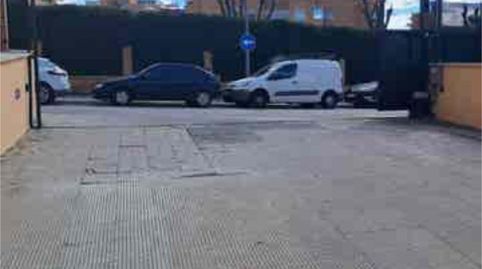 Foto 2 de Garaje de alquiler en Balcón de Sevilla - Atalaya - La Uva - La Extremeña, Camas