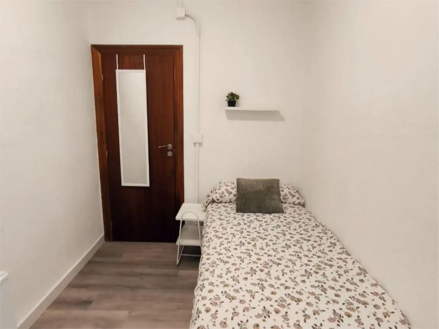 Bedroom of Flat for share in  Logroño  with Heating, Parquet flooring and Furnished