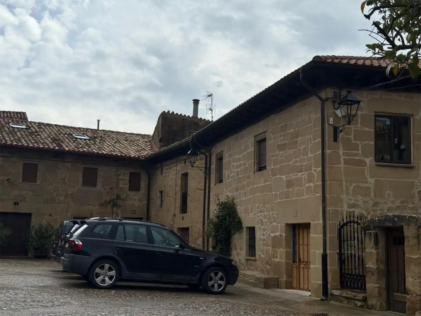 Casa adosada en venta en Plaza Martin Fernandez de Navarrete, 10, Ábalos Vista exterior de Casa adosada en venta en Ábalos