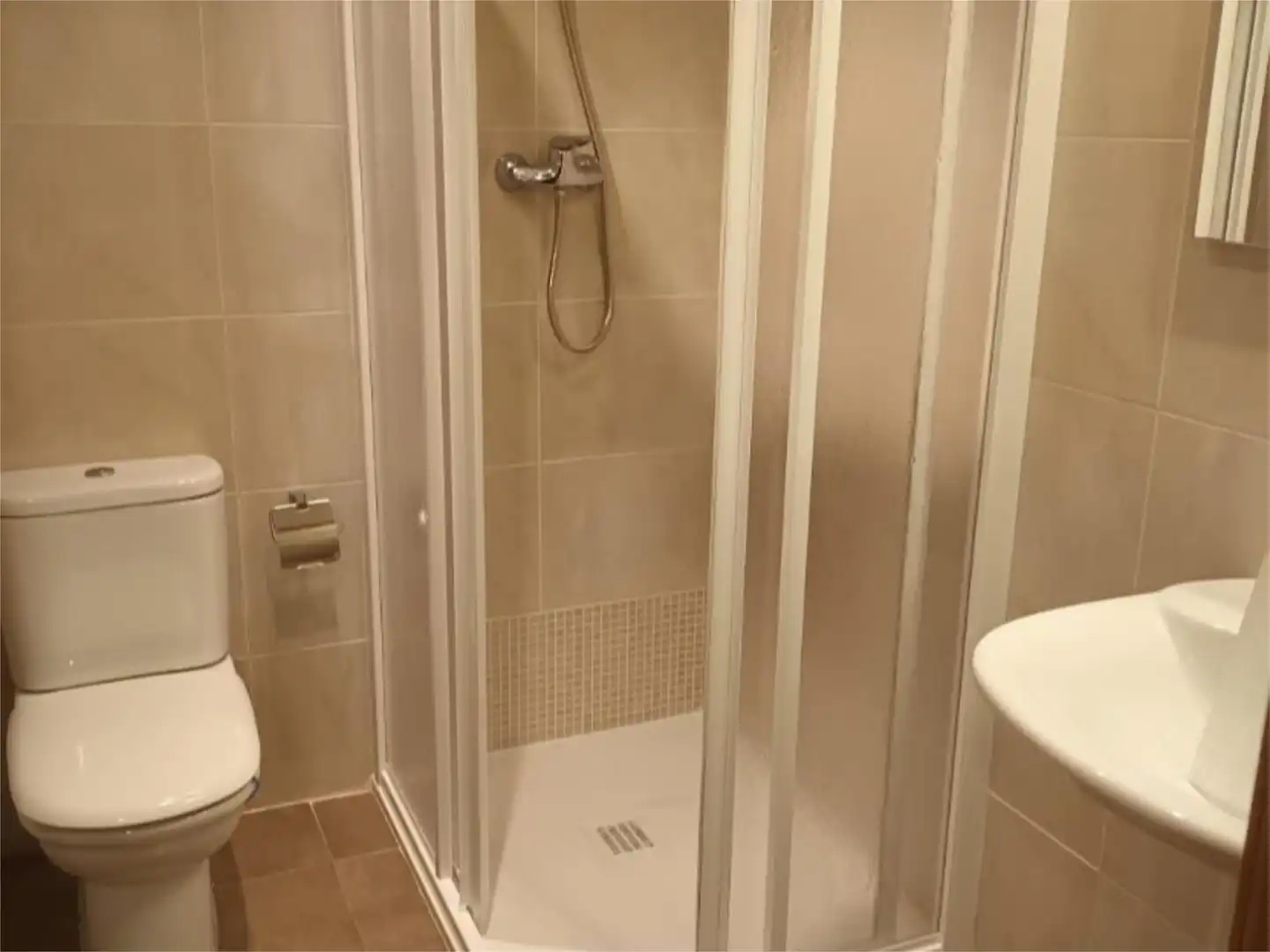 Piso en venta en Calle Leandro Azcárate, 2, Huarte / Uharte Baño de Piso en venta en Huarte / Uharte con Calefacción, Parquet y Terraza