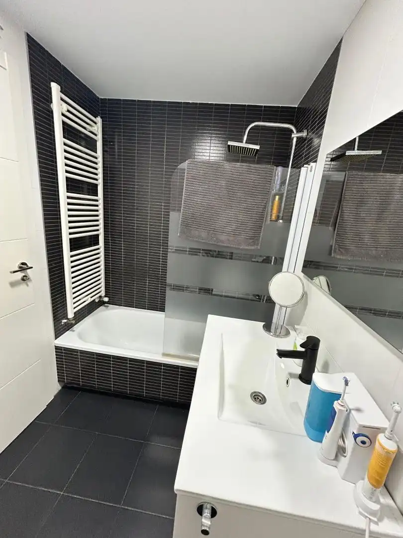 Piso en venta en Calle los Devis, 20, Alcázar de San Juan Baño de Piso en venta en Alcázar de San Juan con Aire acondicionado, Calefacción y Jardín privado
