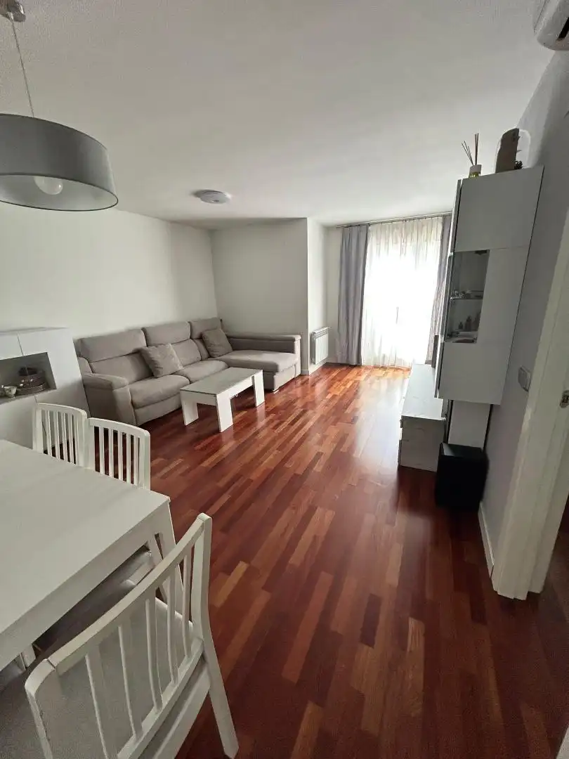 Piso en venta en Calle los Devis, 20, Alcázar de San Juan Sala de estar de Piso en venta en Alcázar de San Juan con Aire acondicionado, Calefacción y Jardín privado