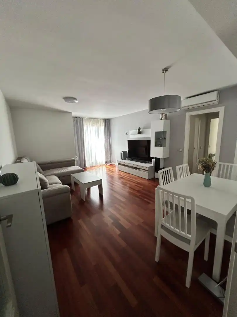 Piso en venta en Calle los Devis, 20, Alcázar de San Juan Sala de estar de Piso en venta en Alcázar de San Juan con Aire acondicionado, Calefacción y Jardín privado