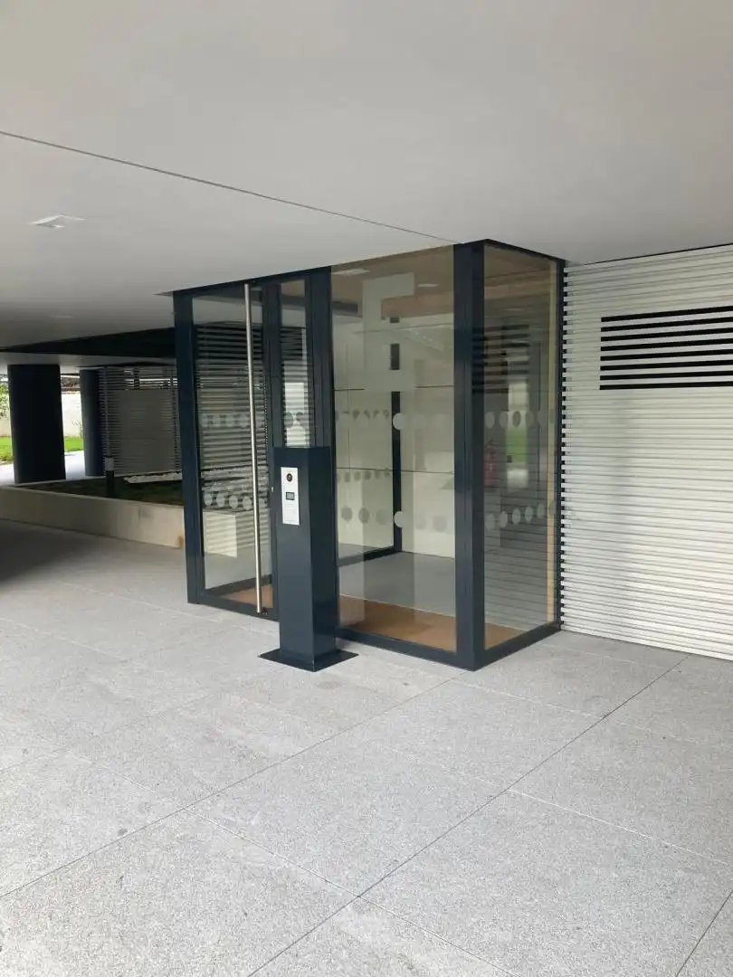 Vista exterior de Apartament de lloguer en Madrid amb Aire condicionat, Calefacció i Jardí privat