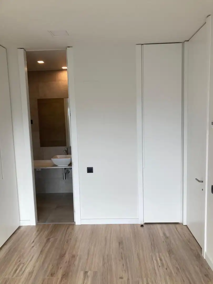 Bany de Apartament de lloguer en Madrid amb Aire condicionat, Calefacció i Jardí privat