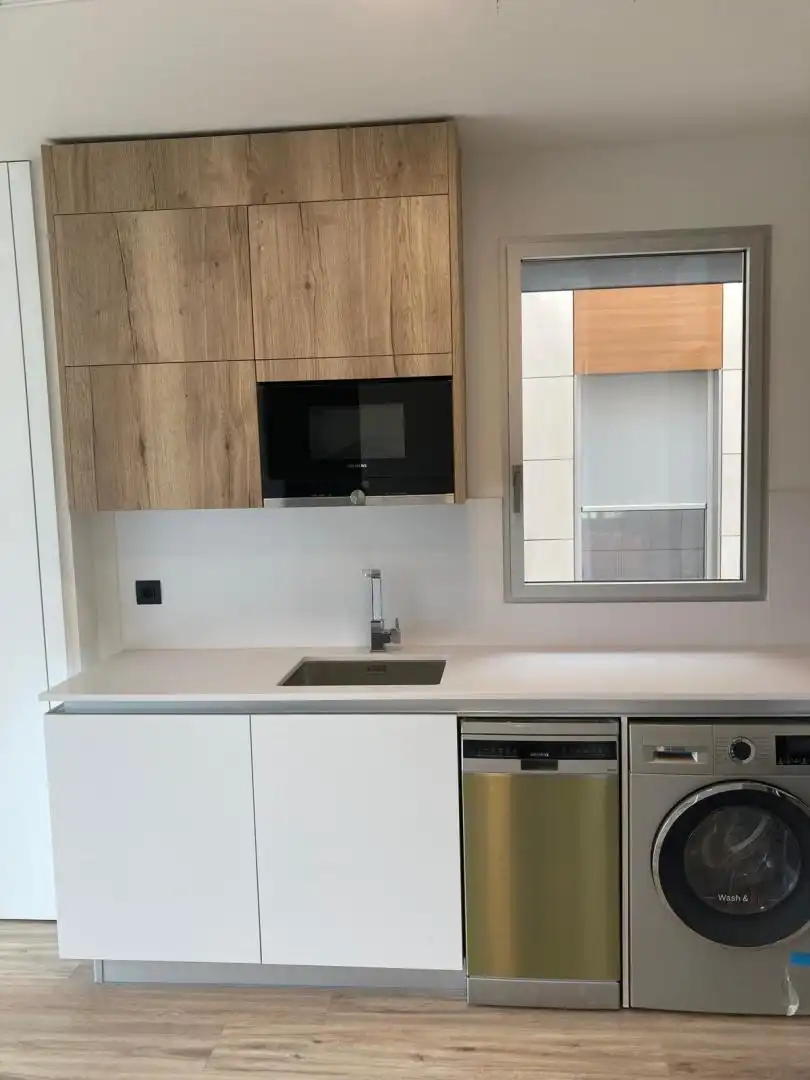 Cuina de Apartament de lloguer en Madrid amb Aire condicionat, Calefacció i Jardí privat