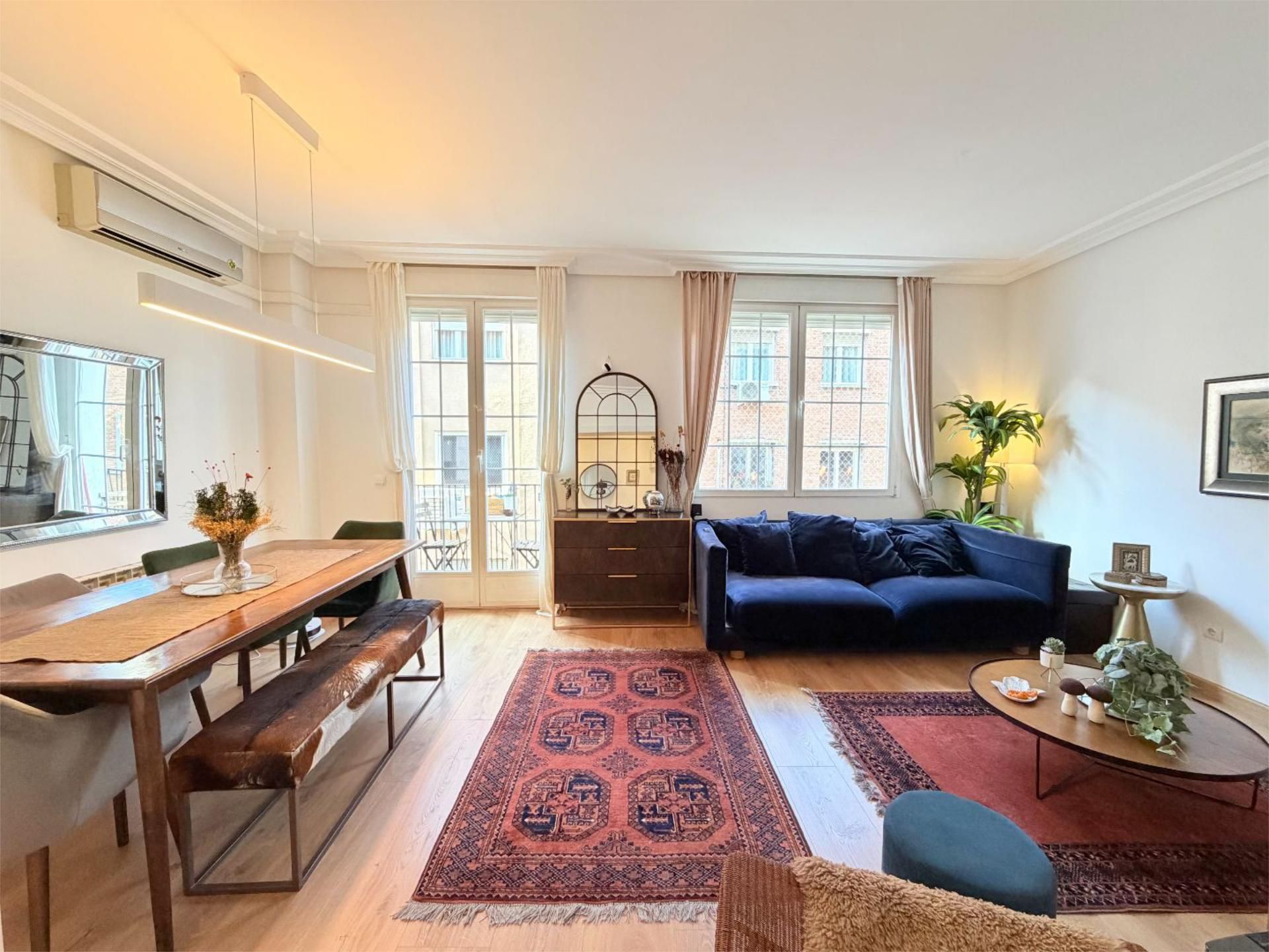 Living room of Flat for sale in  Madrid Capital  with Air Conditioner and Balcony