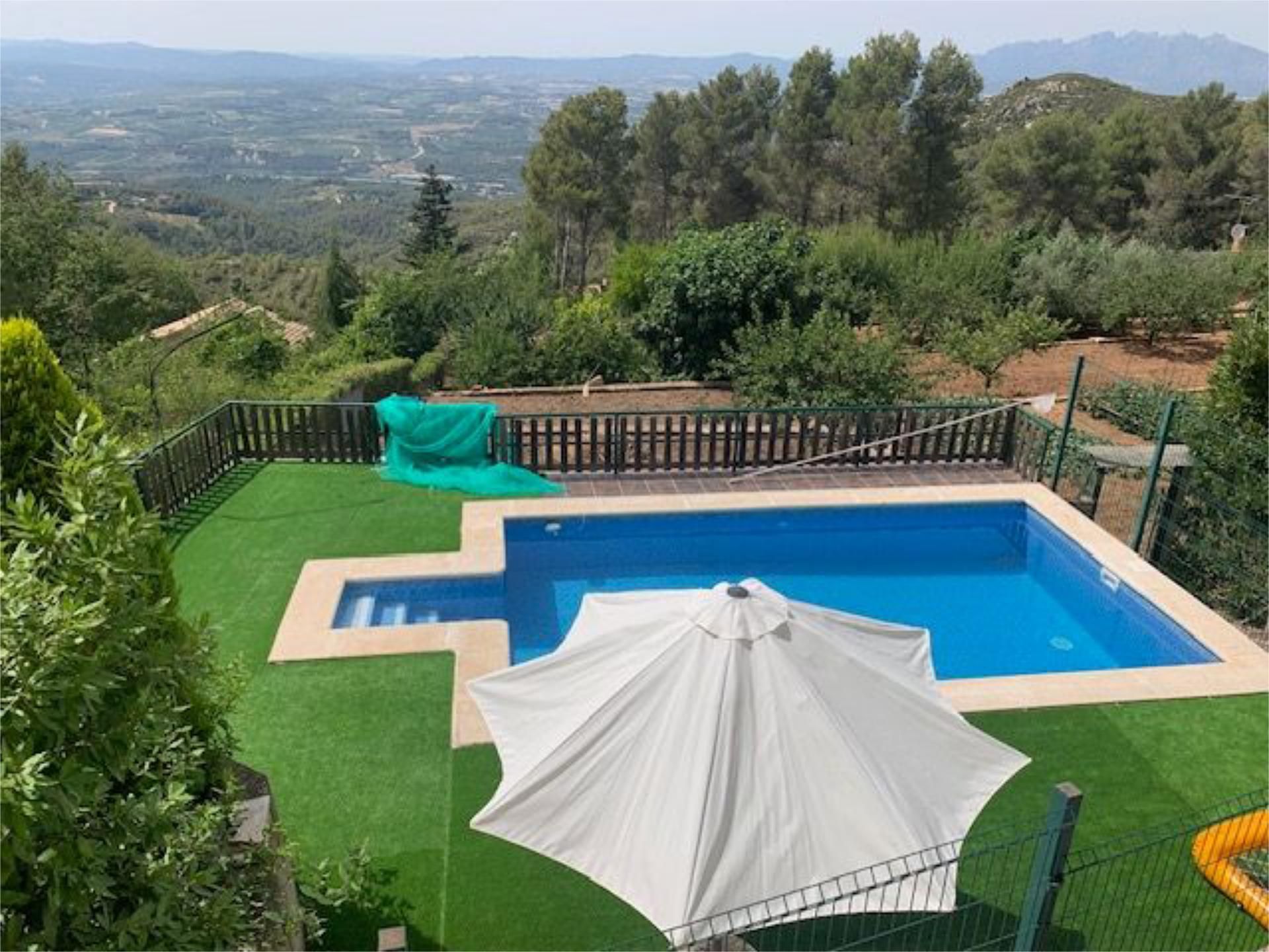 Piso en venta en Urbanització Safari, Gelida Piscina de Piso en venta en Gelida con Calefacción, Jardín privado y Terraza