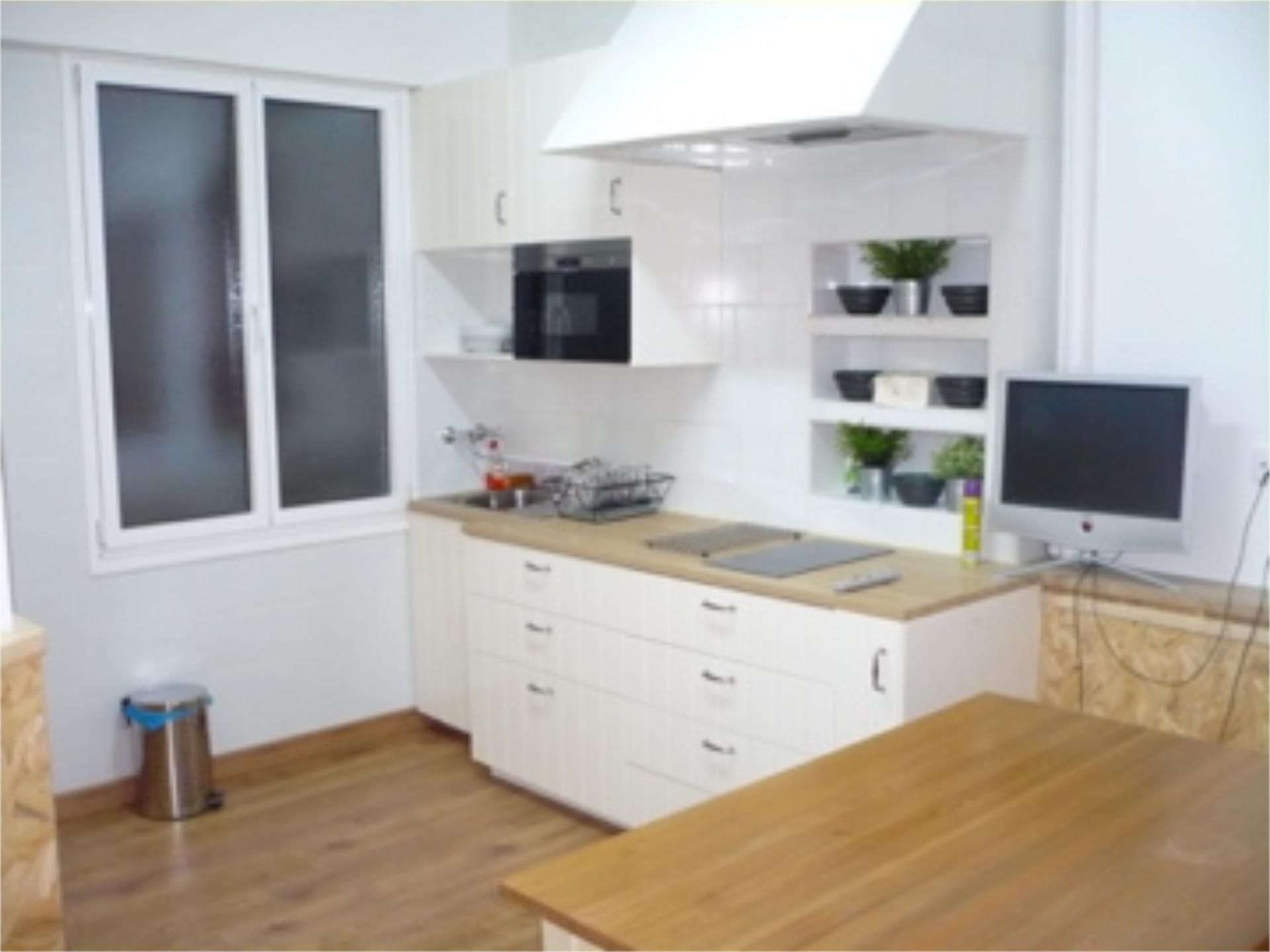 Kitchen of Flat for share in Vigo   with Heating and Furnished