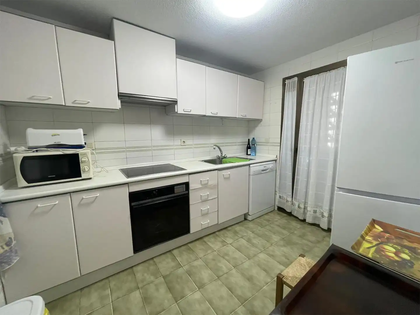 Küche von Wohnung zur Miete in Alicante / Alacant mit Klimaanlage, Heizung und Privatgarten