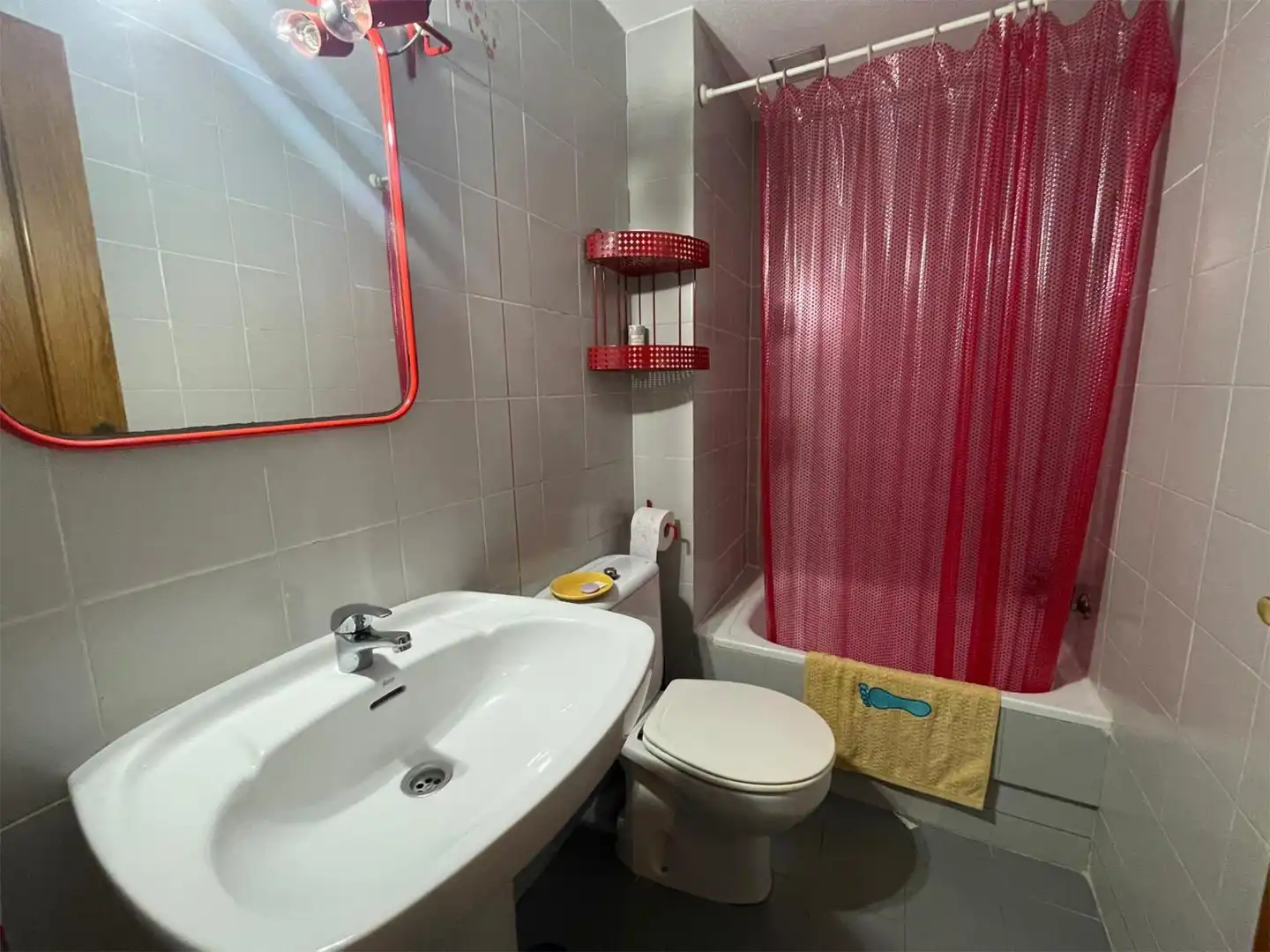 Badezimmer von Wohnung zur Miete in Alicante / Alacant mit Klimaanlage, Heizung und Privatgarten