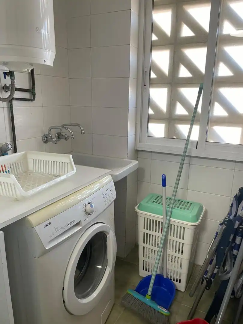 Badezimmer von Wohnung zur Miete in Alicante / Alacant mit Klimaanlage, Heizung und Privatgarten