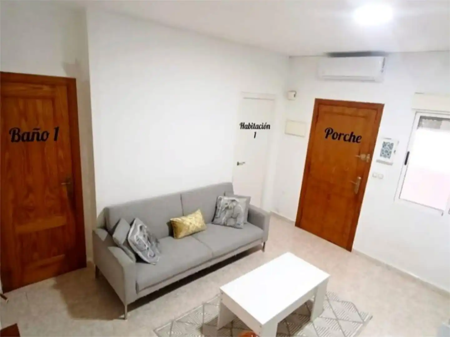 Sala de estar de Dúplex en venta en Torrevieja con Aire acondicionado, Terraza y Piscina