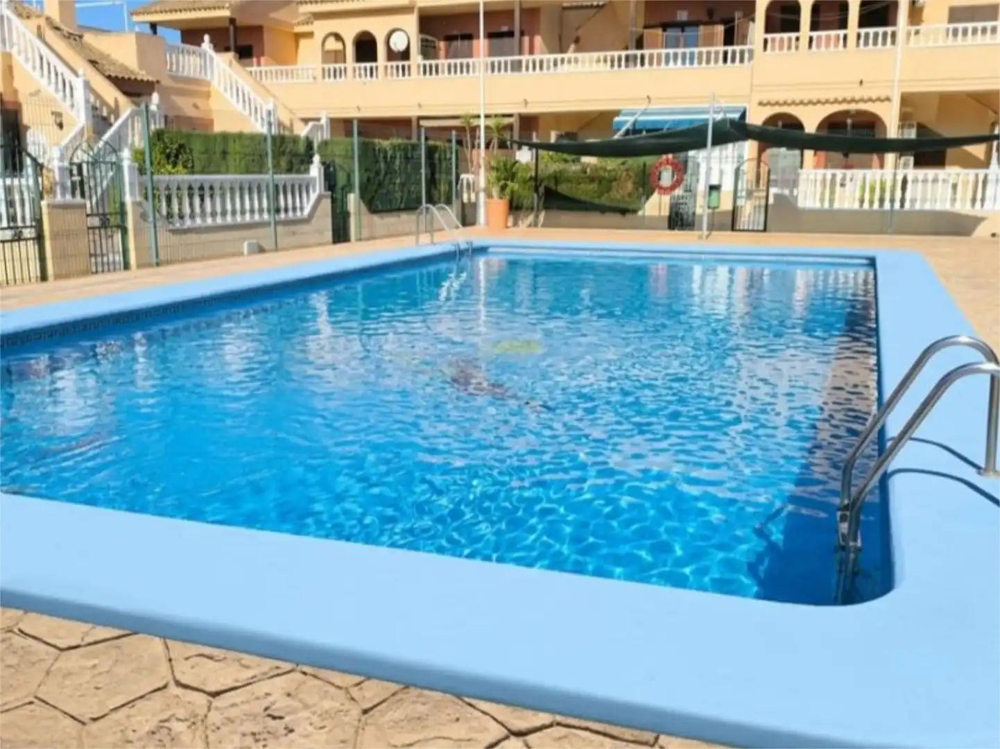 Piscina de Dúplex en venta en Torrevieja con Aire acondicionado, Terraza y Piscina
