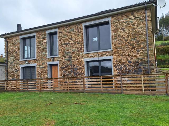 Casa-chalet en Venta en Lugar Susloureiros, 1 en Cerdido