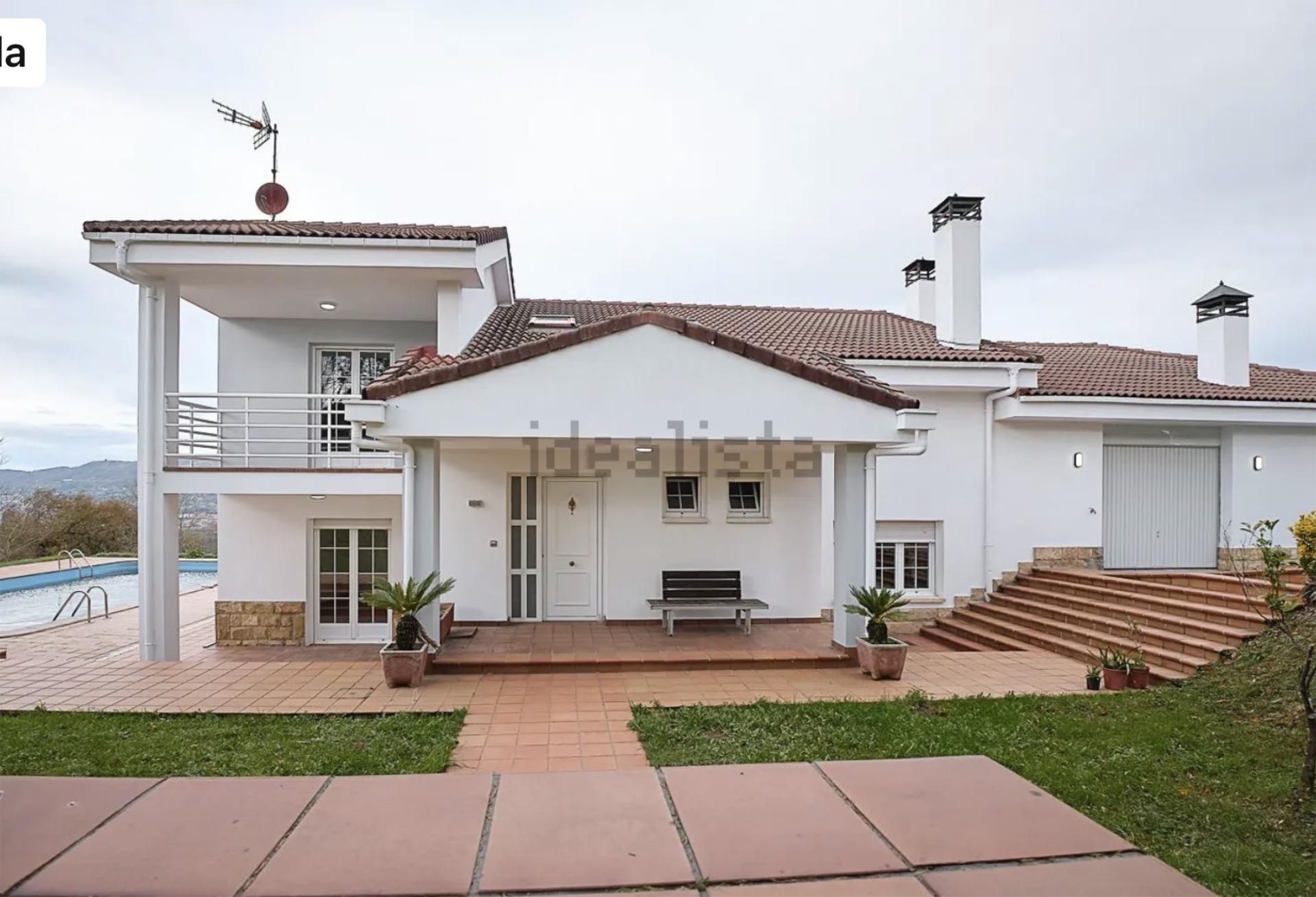House or chalet for sale in Parroquias Sur - La Manjoya Exterior view of House or chalet for sale in Oviedo with Heating, Private garden and Parquet flooring