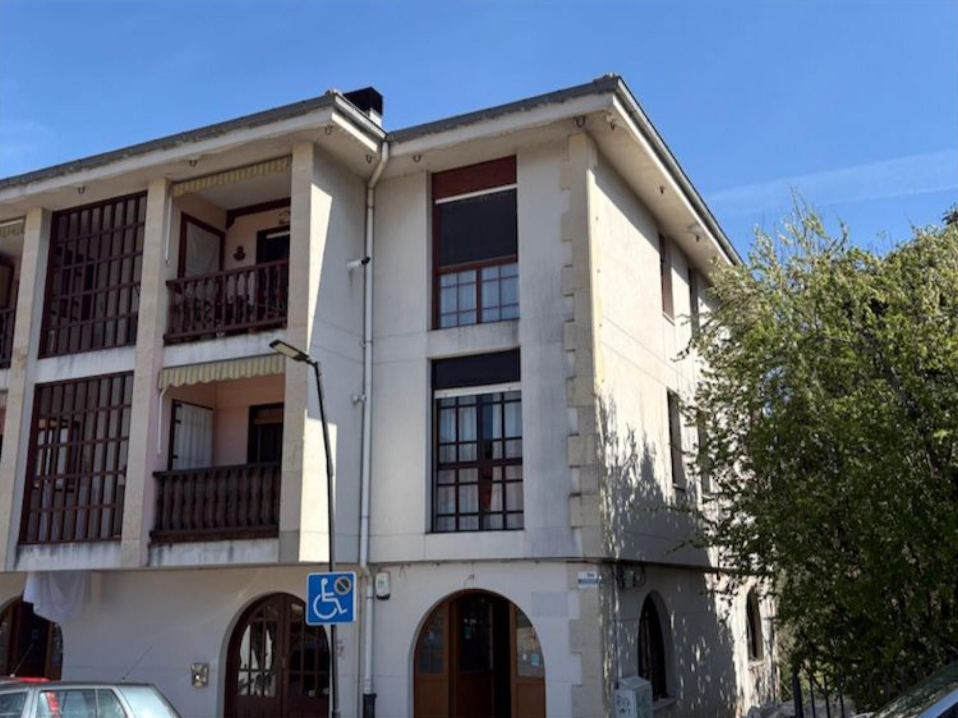 Piso en venta en Calle Camino Real, 165, Cartes Vista exterior de Piso en venta en Cartes con Terraza