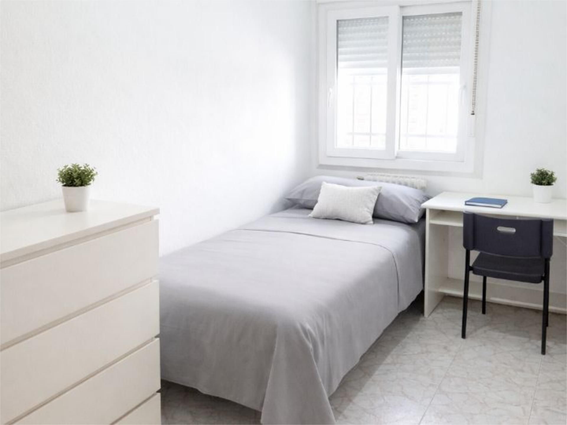 Bedroom of Flat for share in San Sebastián de los Reyes  with Air Conditioner, Heating and Storage room