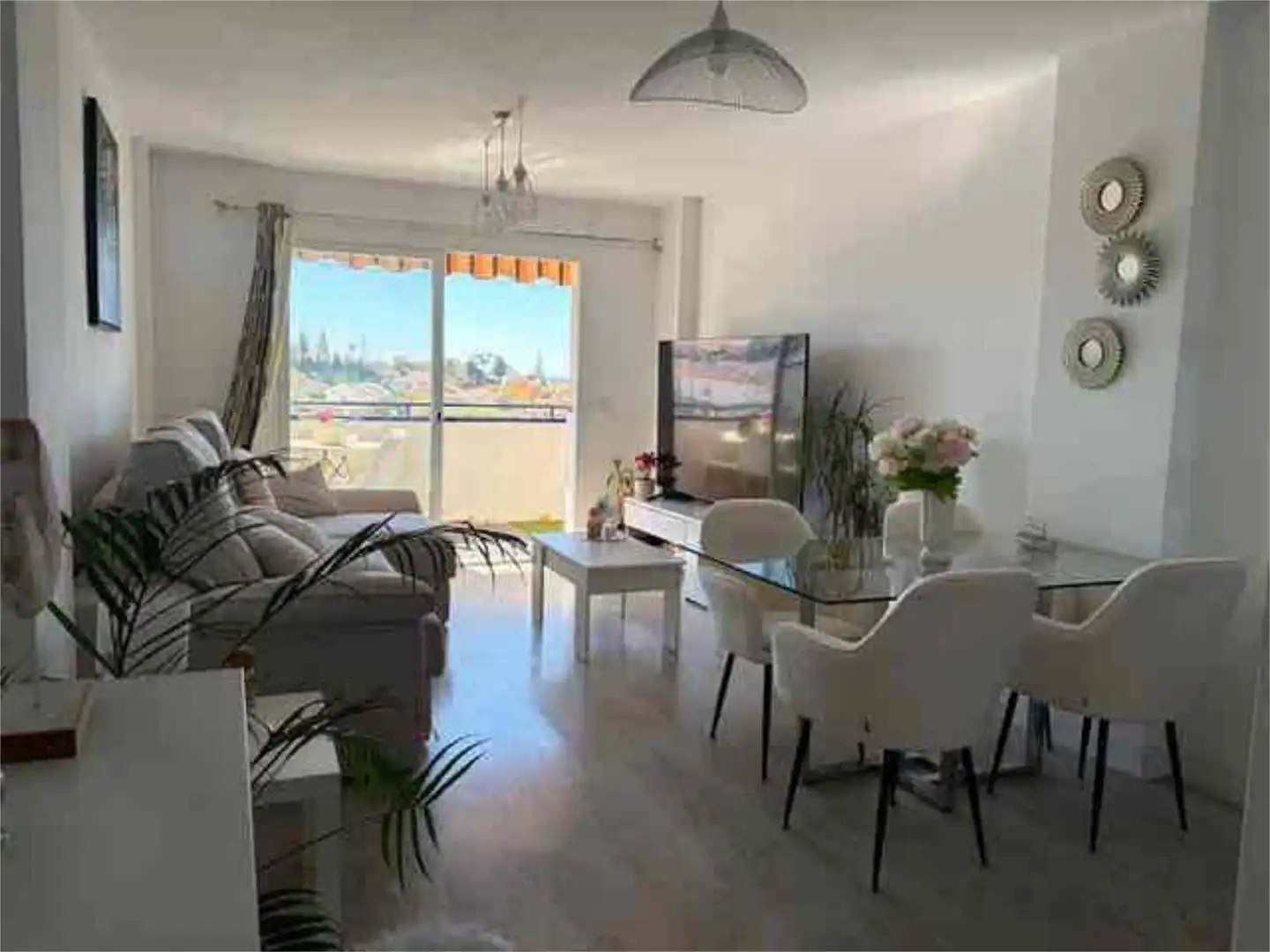 Piso en venta en Cotomar Sala de estar de Piso en venta en Rincón de la Victoria
