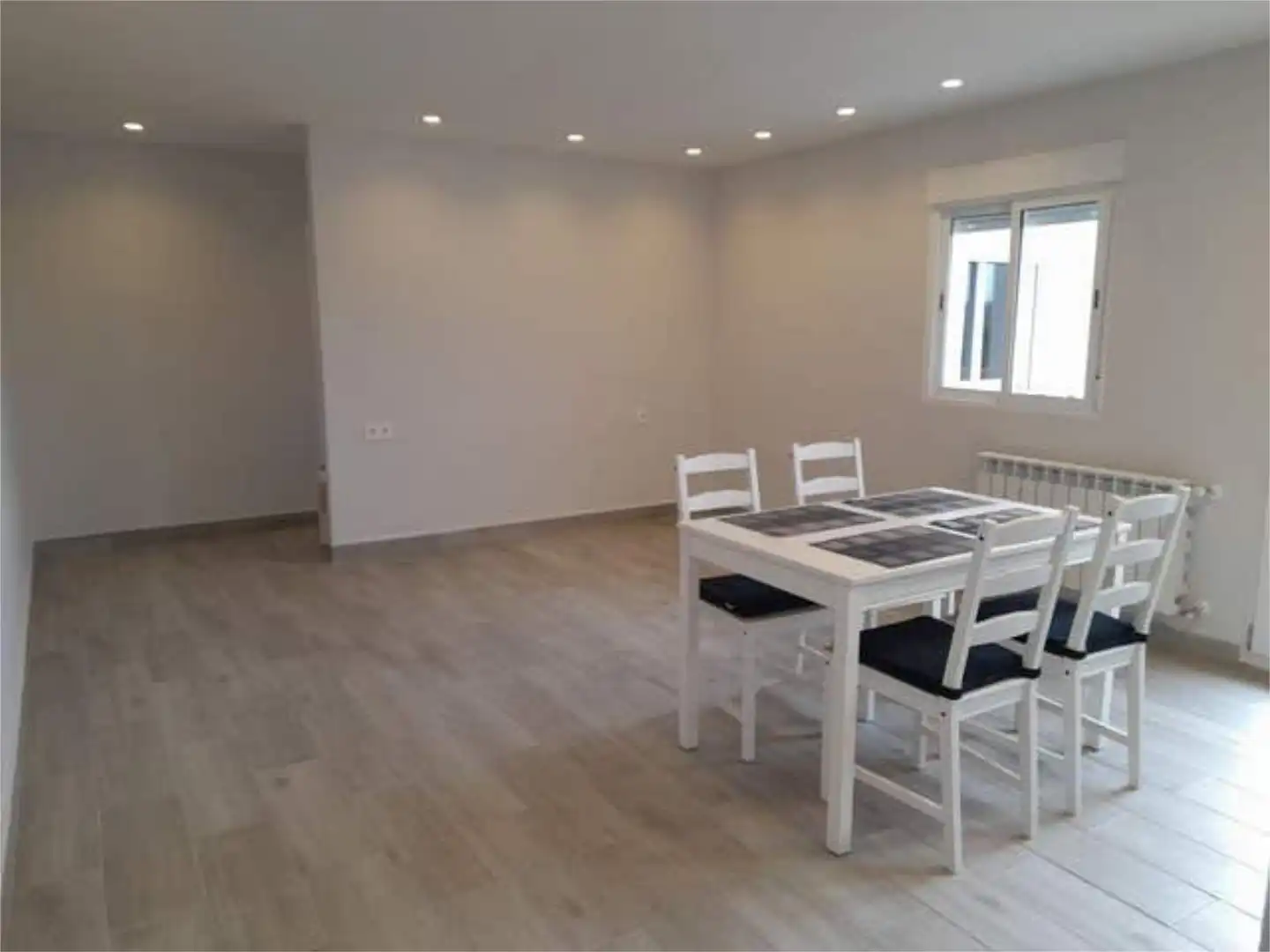 Comedor de Piso en venta en Anguciana con Calefacción y Terraza