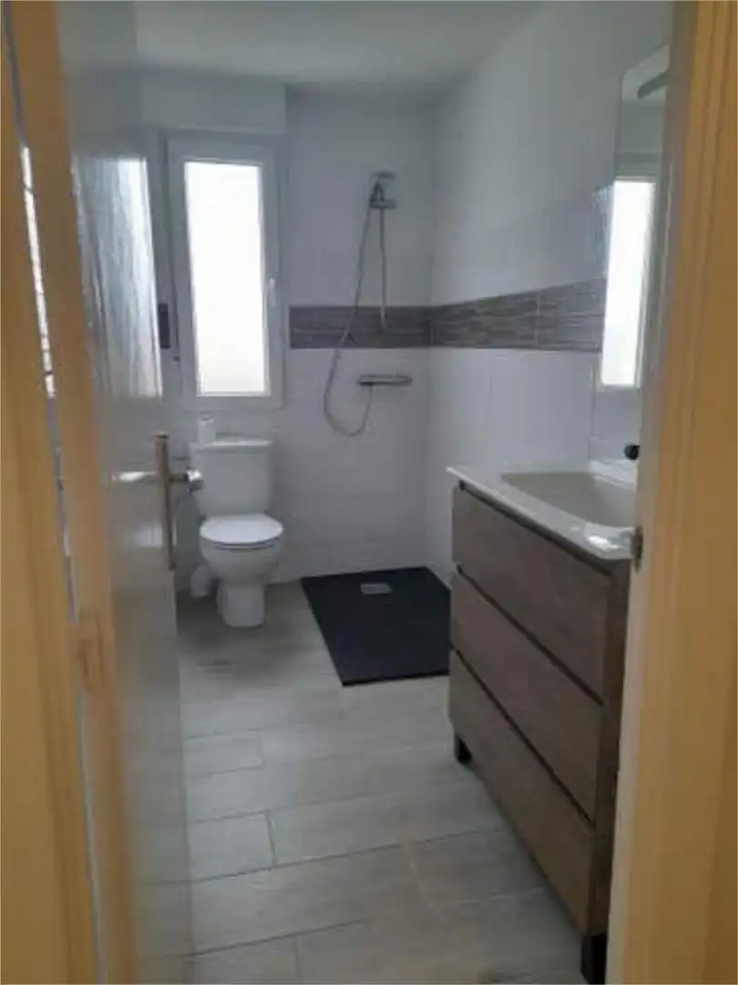 Baño de Piso en venta en Anguciana con Calefacción y Terraza