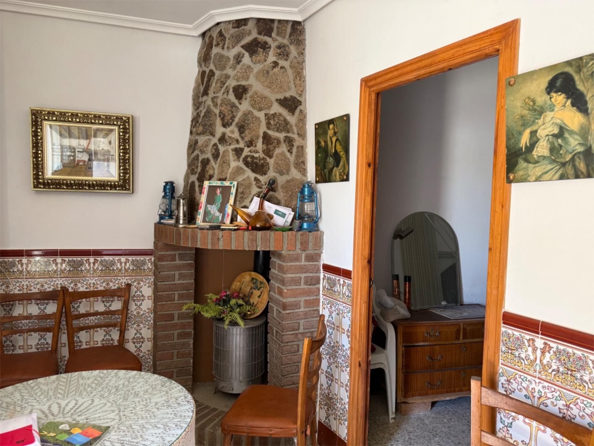 Comedor de Casa adosada en venta en Espinoso del Rey con Calefacción, Terraza y Amueblado