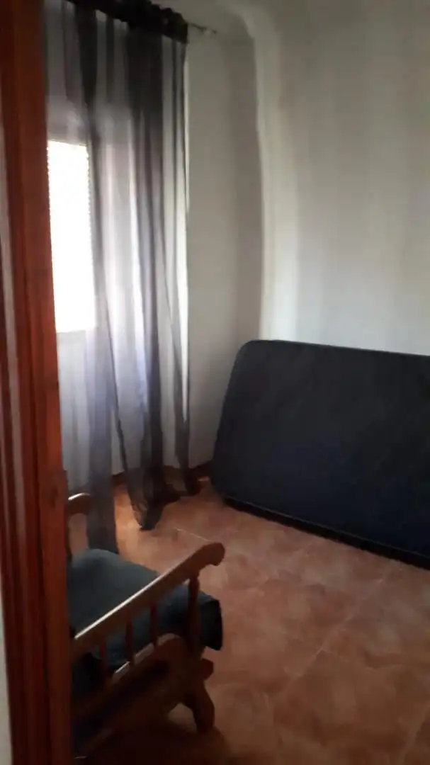 Casa adosada en venta en Calle Dolores Escobedo, 67, Martos Habitación de Casa adosada en venta en Martos con Terraza, Piscina y Amueblado
