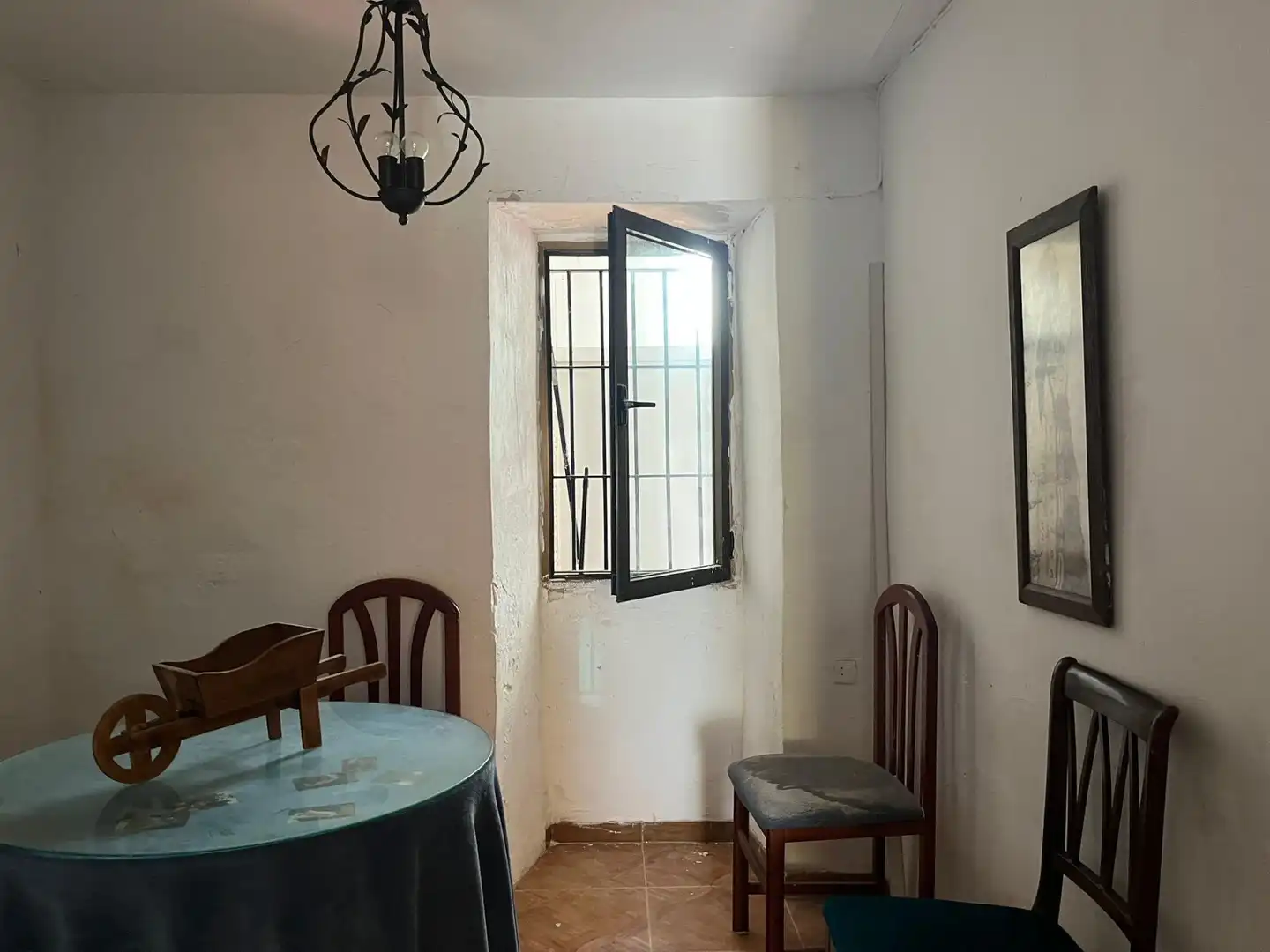 Casa adosada en venta en Calle Dolores Escobedo, 67, Martos Comedor de Casa adosada en venta en Martos con Terraza, Piscina y Amueblado