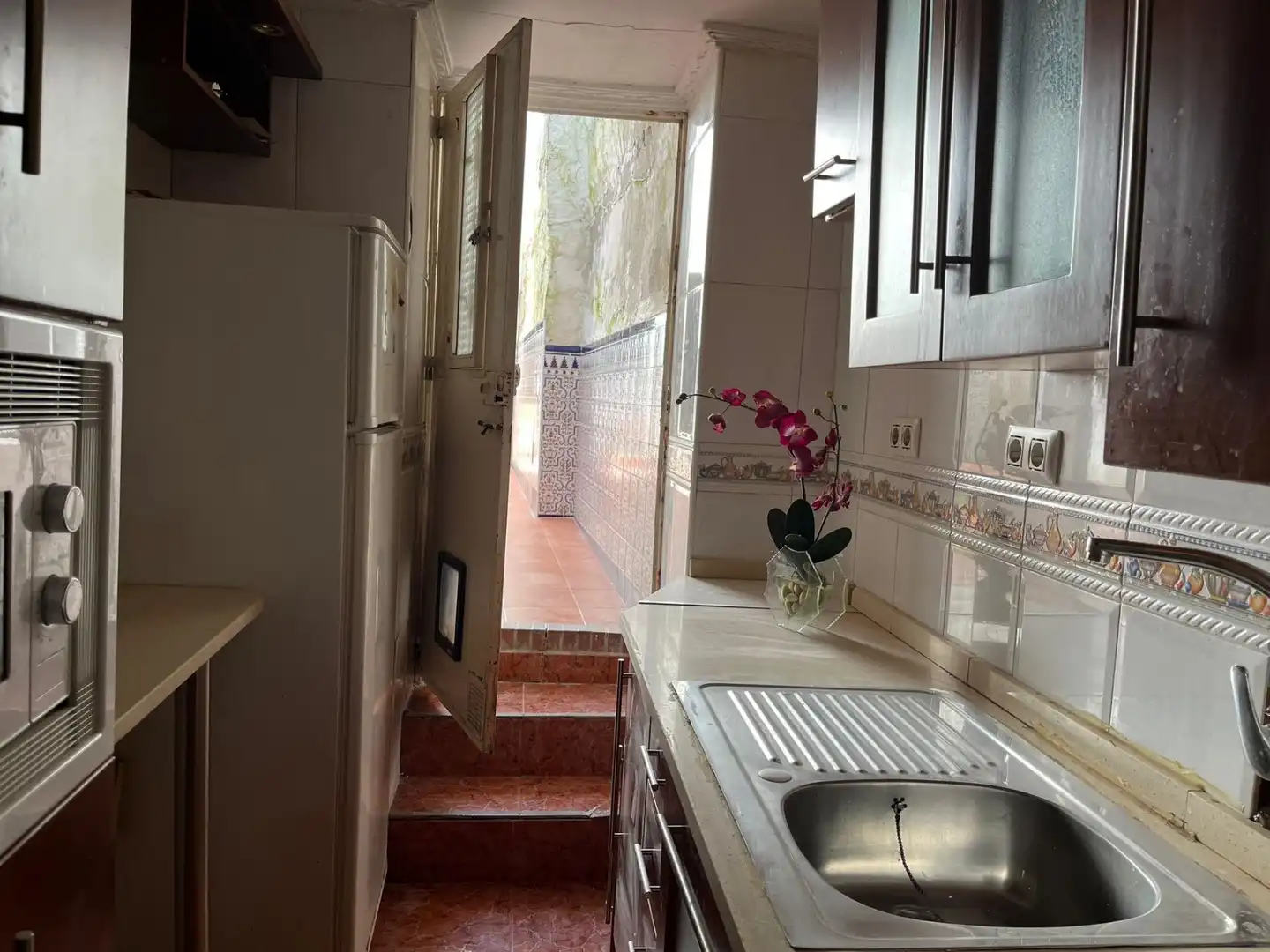 Casa adosada en venta en Calle Dolores Escobedo, 67, Martos Cocina de Casa adosada en venta en Martos con Terraza, Piscina y Amueblado