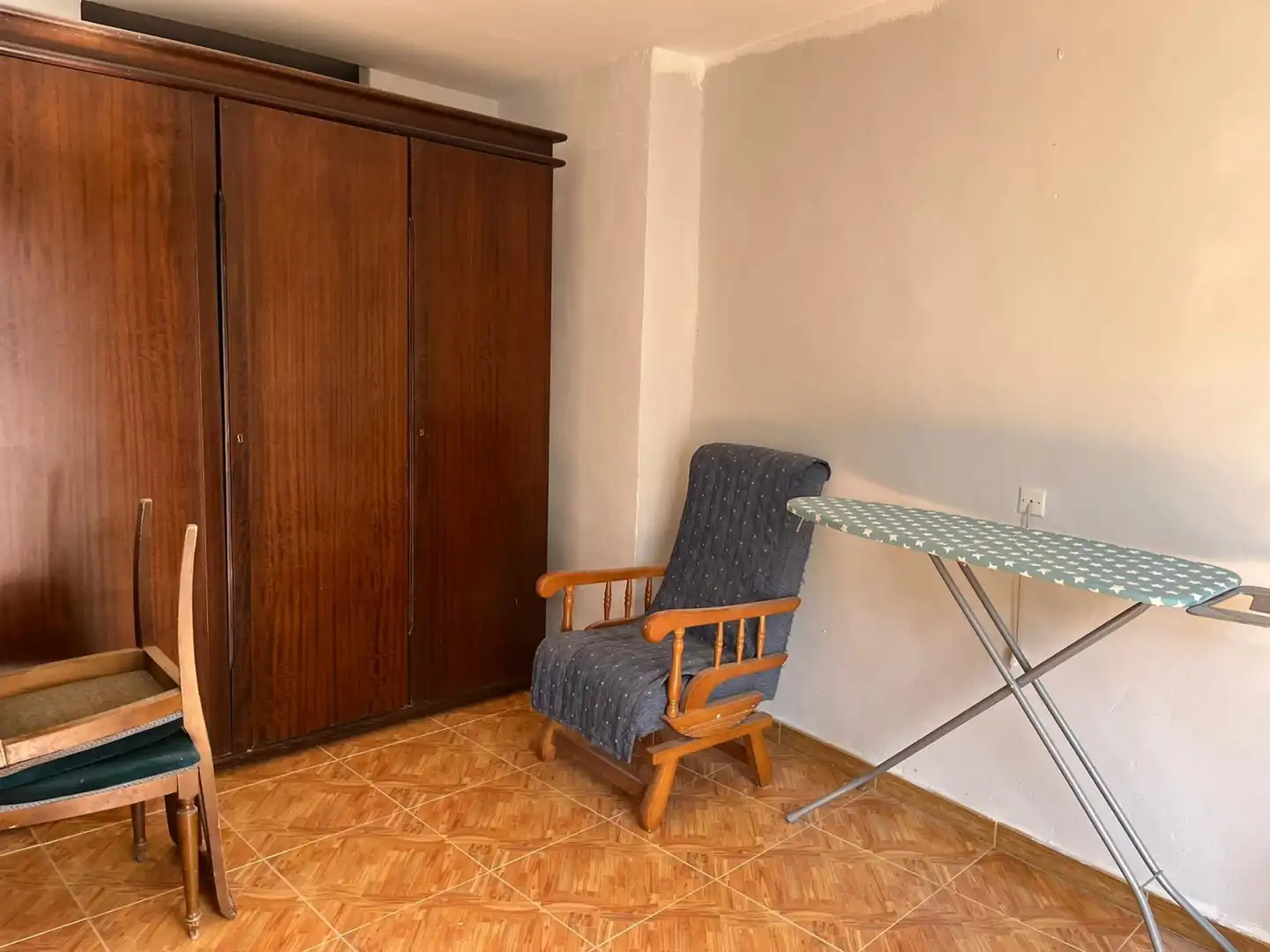 Casa adosada en venta en Calle Dolores Escobedo, 67, Martos Habitación de Casa adosada en venta en Martos con Terraza, Piscina y Amueblado