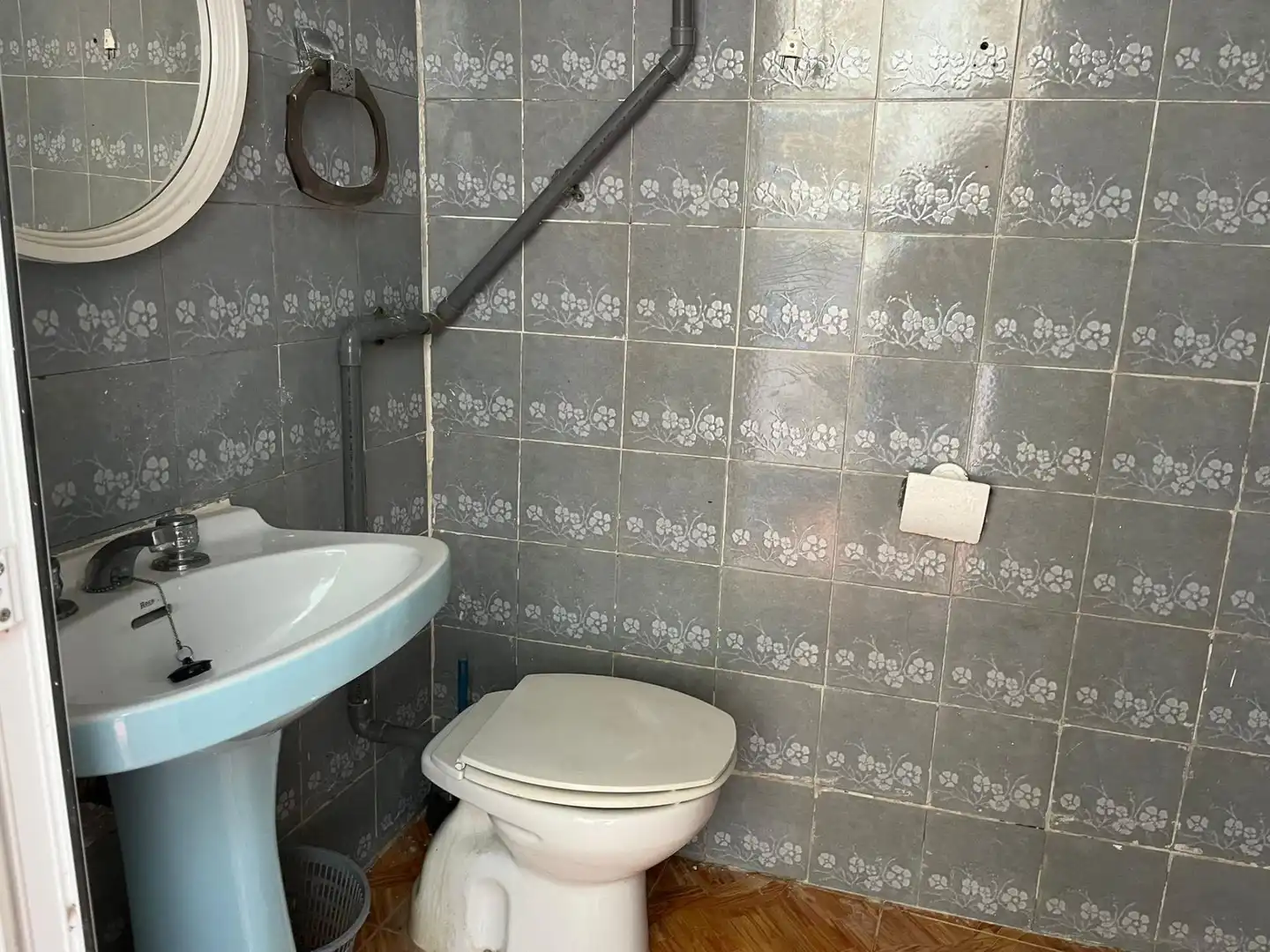 Casa adosada en venta en Calle Dolores Escobedo, 67, Martos Baño de Casa adosada en venta en Martos con Terraza, Piscina y Amueblado