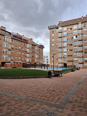 Piso en Alquiler en Calle de Berrocal, 3 en Butarque