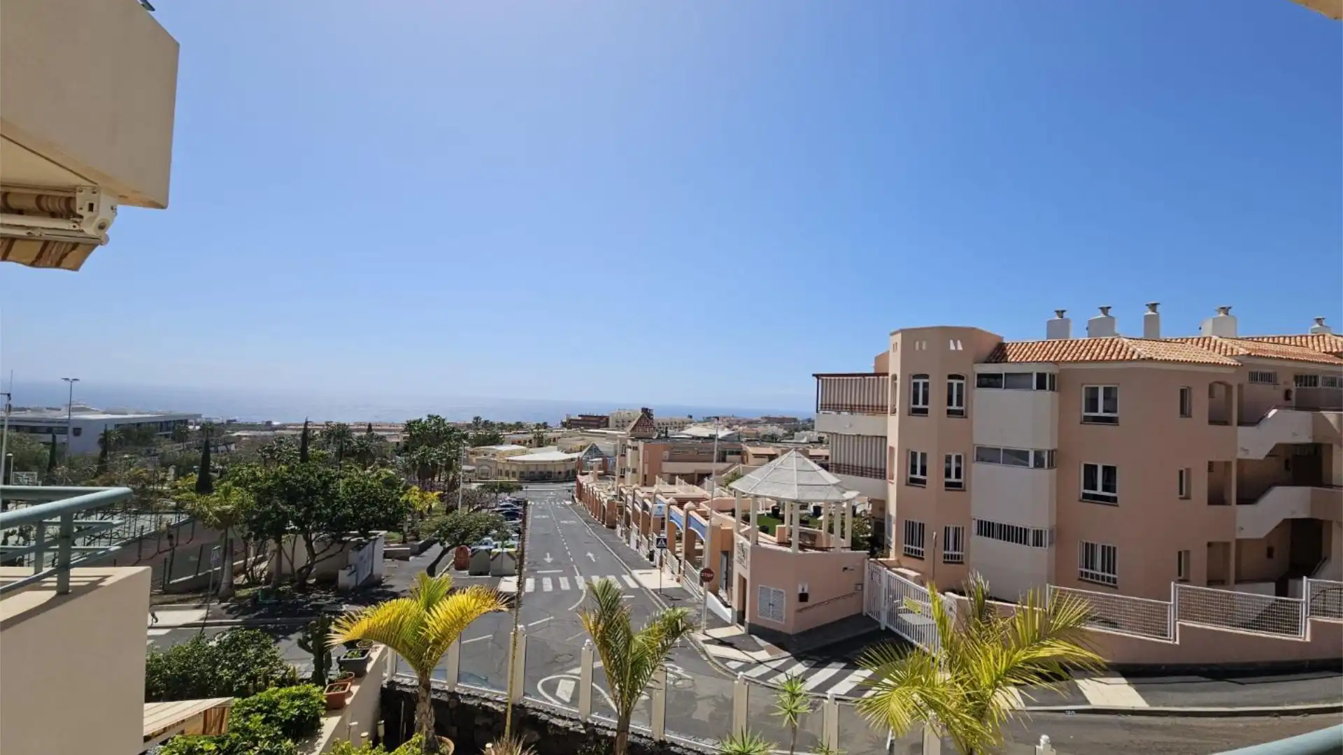 Piso de alquiler en Calle el Sauce, 5, Playa Fañabé Alto Vista exterior de Piso de alquiler en Adeje con Terraza, Piscina y Amueblado