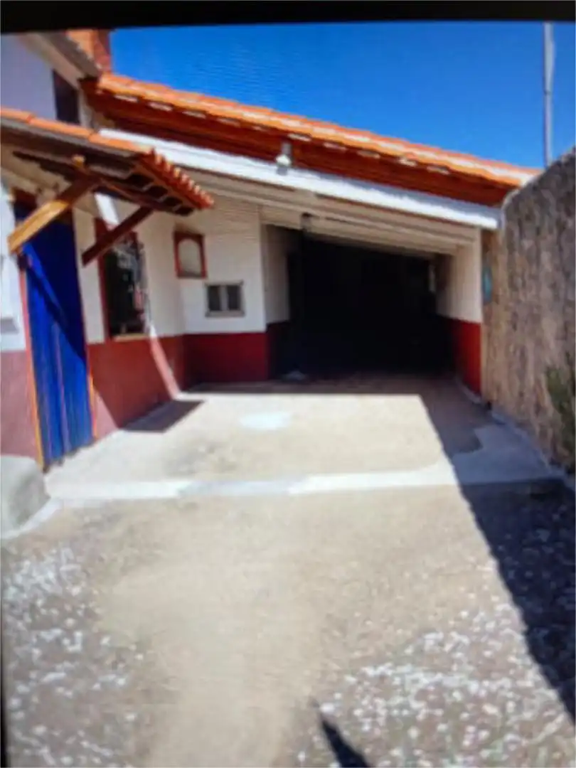 Casa o chalet en venta en La Alberguería de Argañán Parking de Casa o chalet en venta en La Alberguería de Argañán con Calefacción y Jardín privado