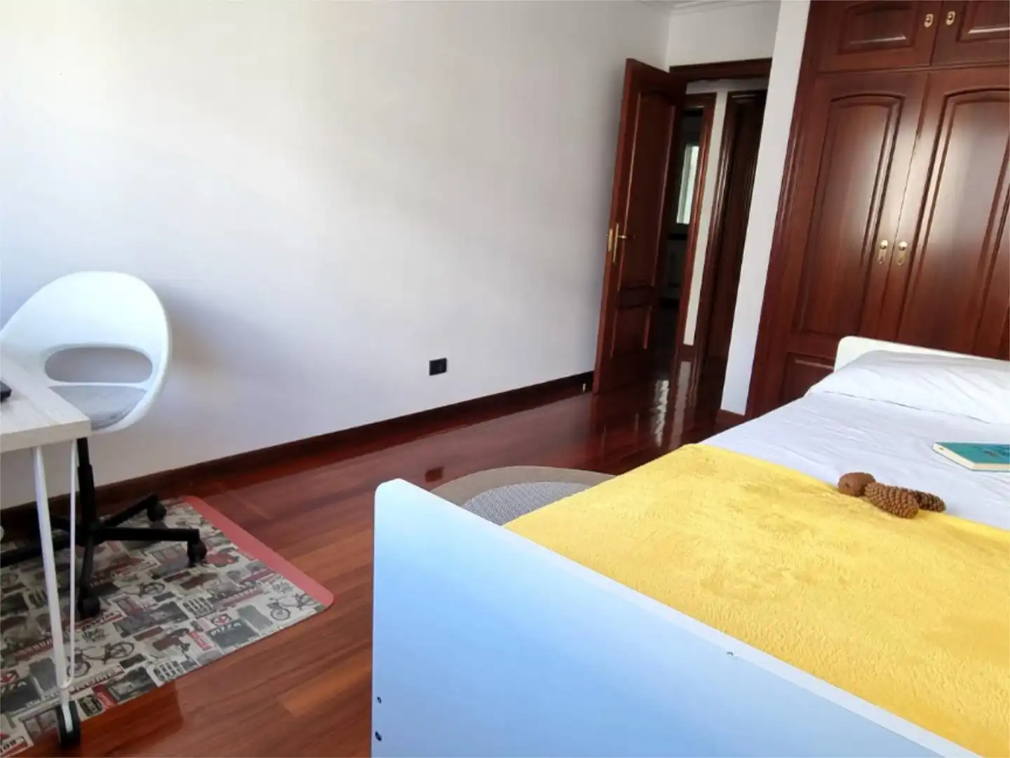 Pis de lloguer a Rúa Rosalía de Castro, 30, Vigo Dormitori de Pis de lloguer en Vigo amb Calefacció, Parquet i Traster