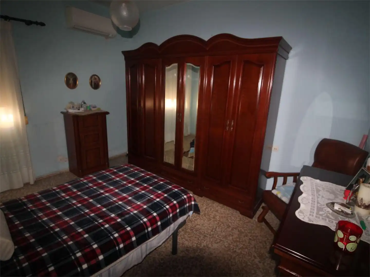Casa adosada en venta en Castilleja de la Cuesta Habitación de Casa adosada en venta en Castilleja de la Cuesta con Aire acondicionado