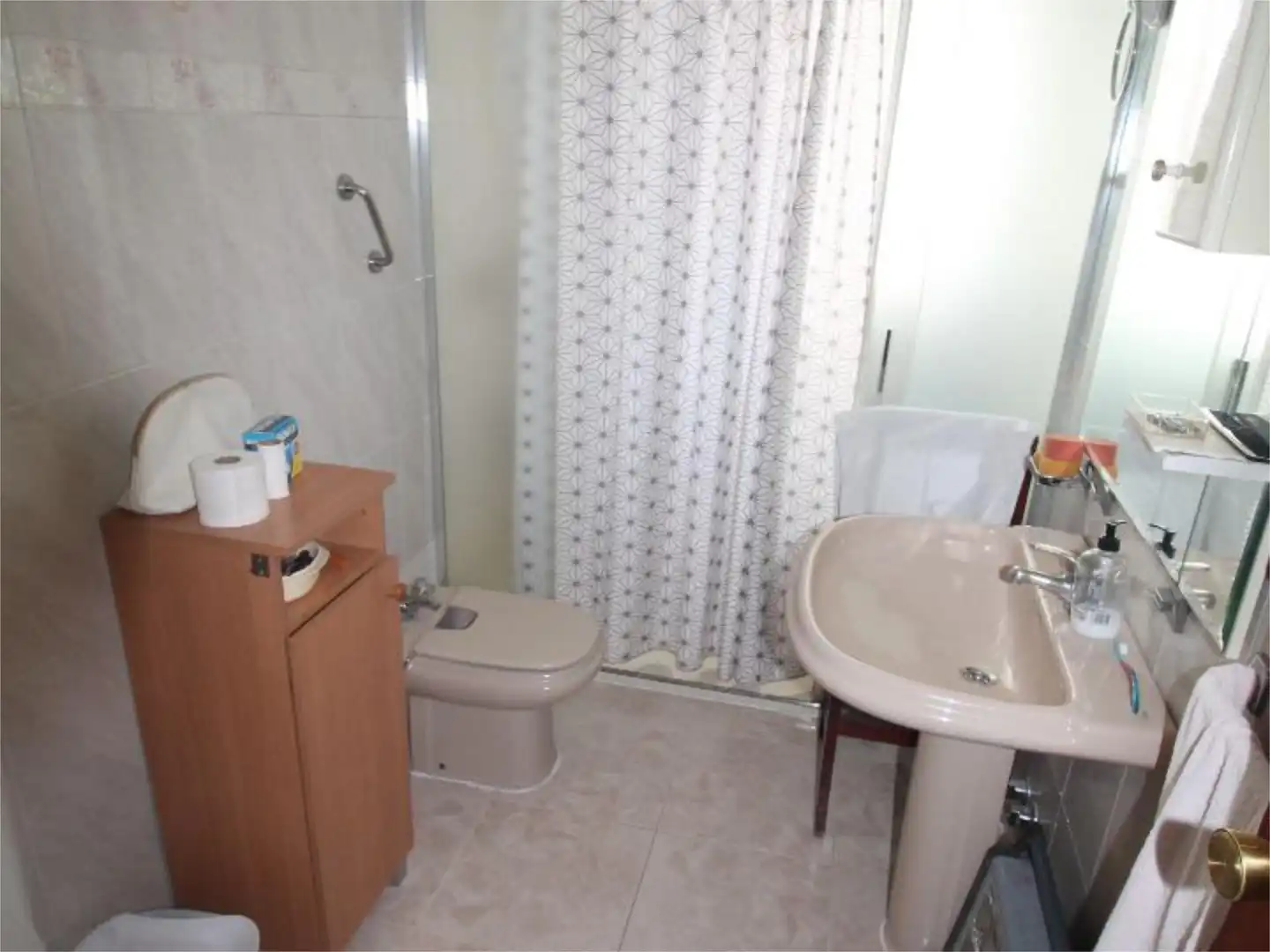 Casa adosada en venta en Castilleja de la Cuesta Baño de Casa adosada en venta en Castilleja de la Cuesta con Aire acondicionado