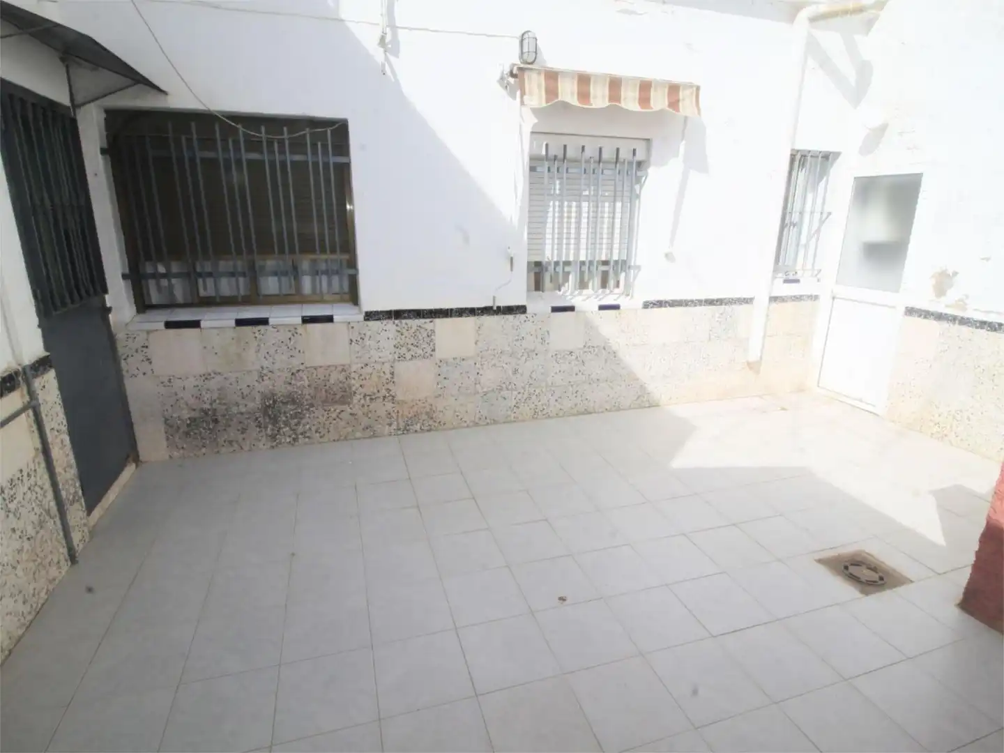 Casa adosada en venta en Castilleja de la Cuesta Vista exterior de Casa adosada en venta en Castilleja de la Cuesta con Aire acondicionado