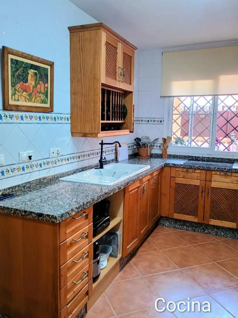 Küche von Einfamilien-Reihenhaus zum Verkauf in Rincón de la Victoria mit Heizung, Privatgarten und Parkett