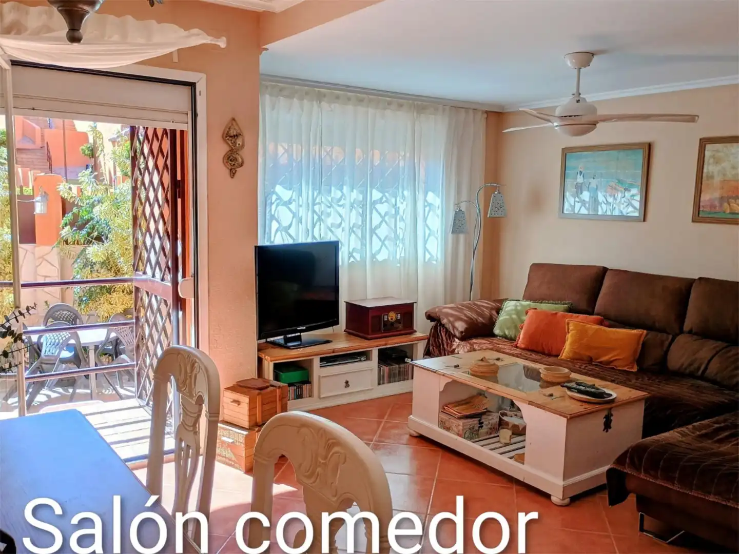 Wohnzimmer von Einfamilien-Reihenhaus zum Verkauf in Rincón de la Victoria mit Heizung, Privatgarten und Parkett