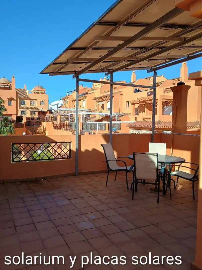 Terrasse von Einfamilien-Reihenhaus zum Verkauf in Rincón de la Victoria mit Heizung, Privatgarten und Parkett