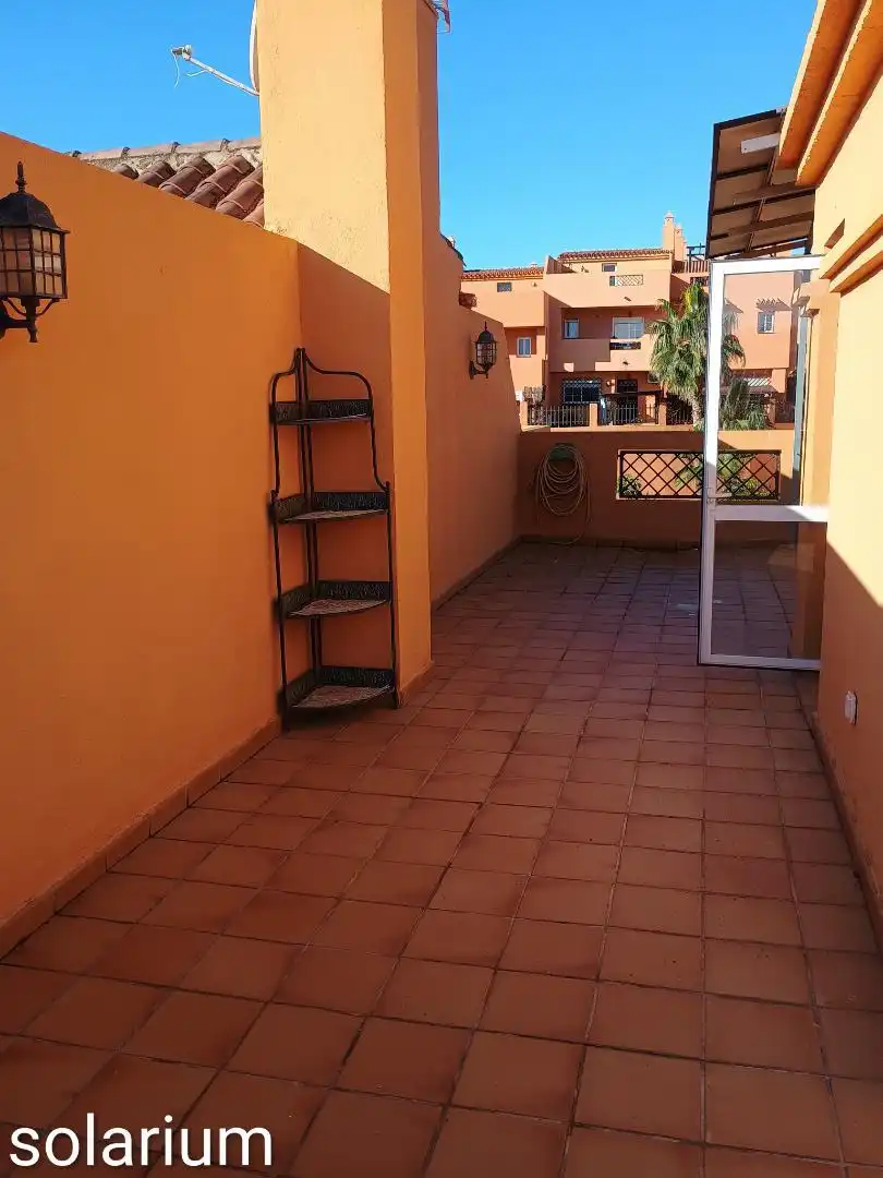 Terrasse von Einfamilien-Reihenhaus zum Verkauf in Rincón de la Victoria mit Heizung, Privatgarten und Parkett