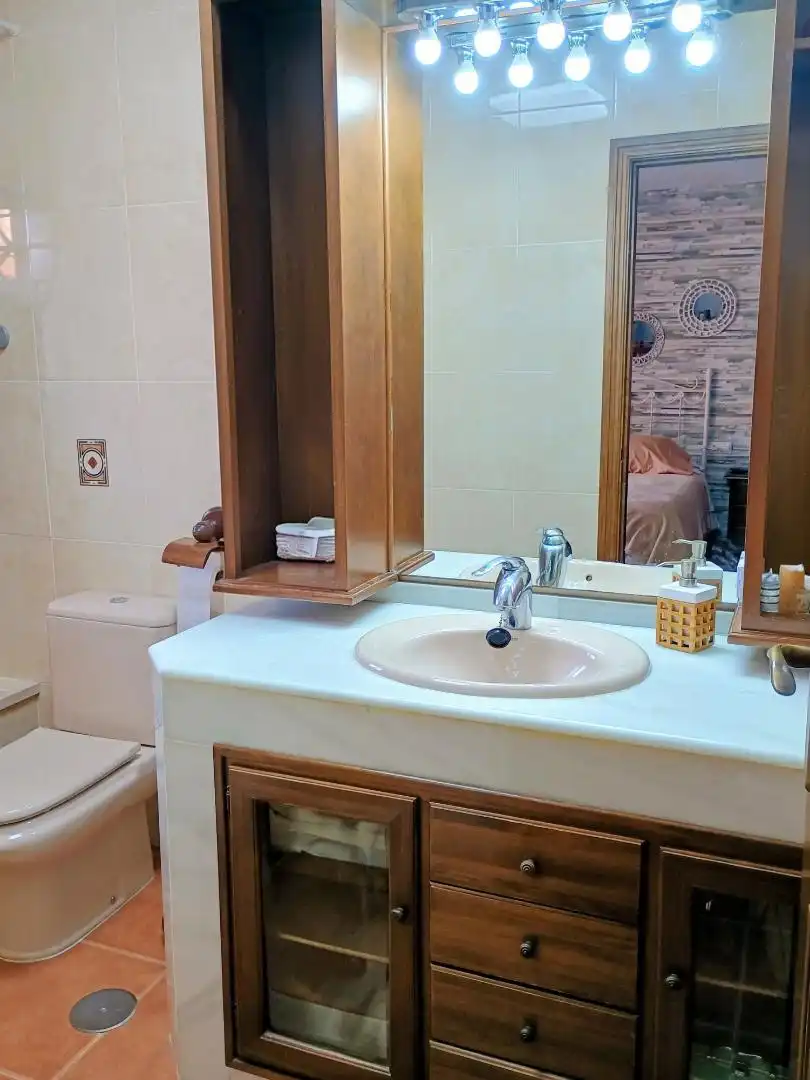 Badezimmer von Einfamilien-Reihenhaus zum Verkauf in Rincón de la Victoria mit Heizung, Privatgarten und Parkett