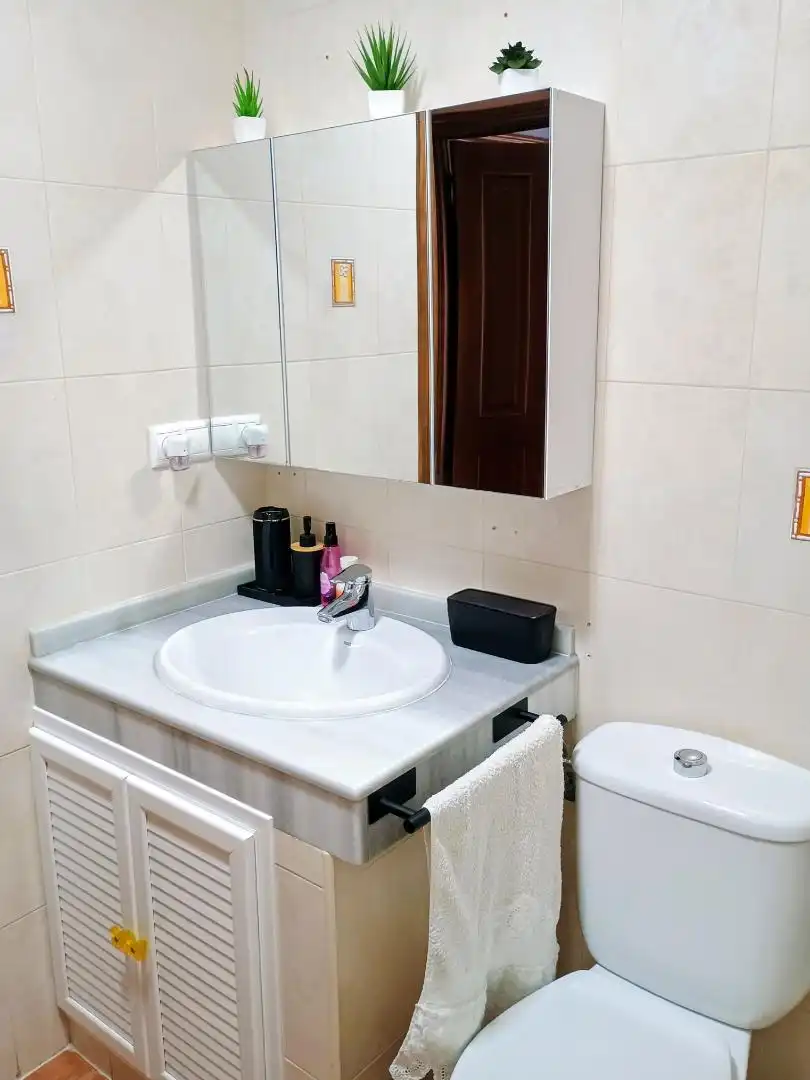 Badezimmer von Einfamilien-Reihenhaus zum Verkauf in Rincón de la Victoria mit Heizung, Privatgarten und Parkett
